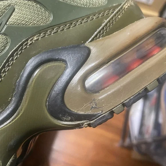 Nike Air Max Plus GS Olive Green Cargo Sneakers- SZ 5.5 Y- 7 W